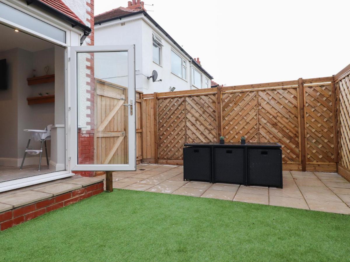 23 Ryden Avenue Villa Cleveleys Exteriör bild